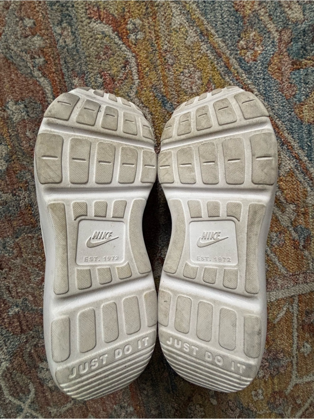 NIKE Black & White Slip-On Sneaker VG2 Women’s 10 Comfort Shoes Sneakers - Picture 9 of 11